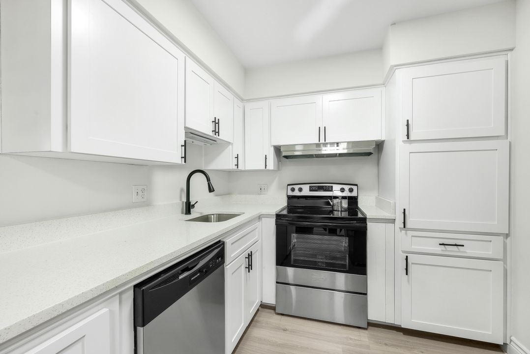 20 W Lucerne Cir #116, Orlando, FL 32801