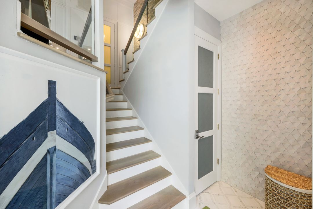 510 2nd St S, Naples, FL 34102