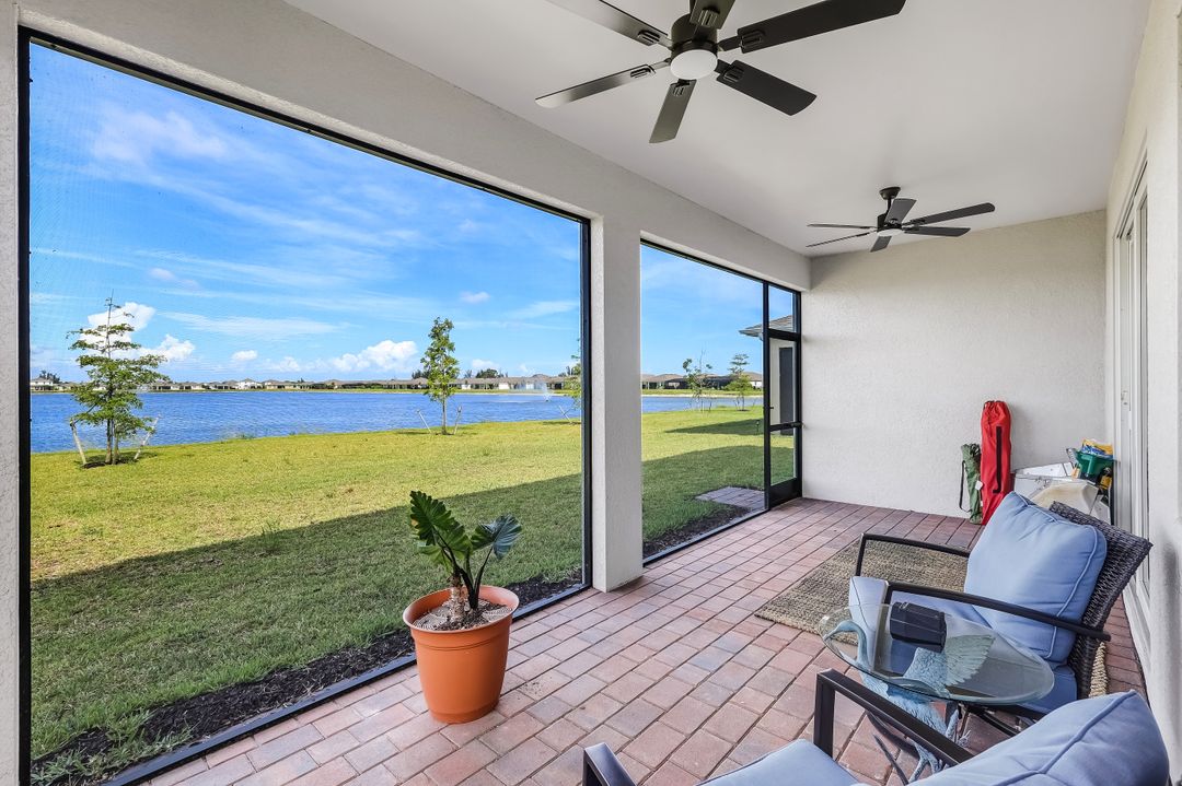 451 Spring Hill Lake Loop, Cape Coral, FL 33993