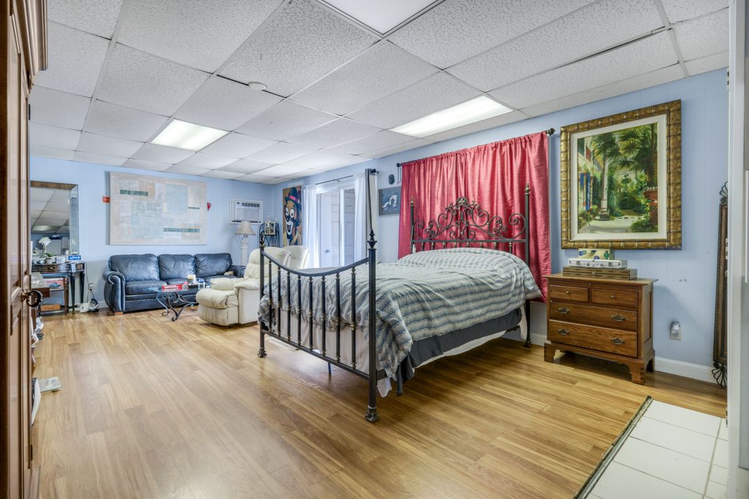 512 105th Ave N #1-2, Naples, FL 34108