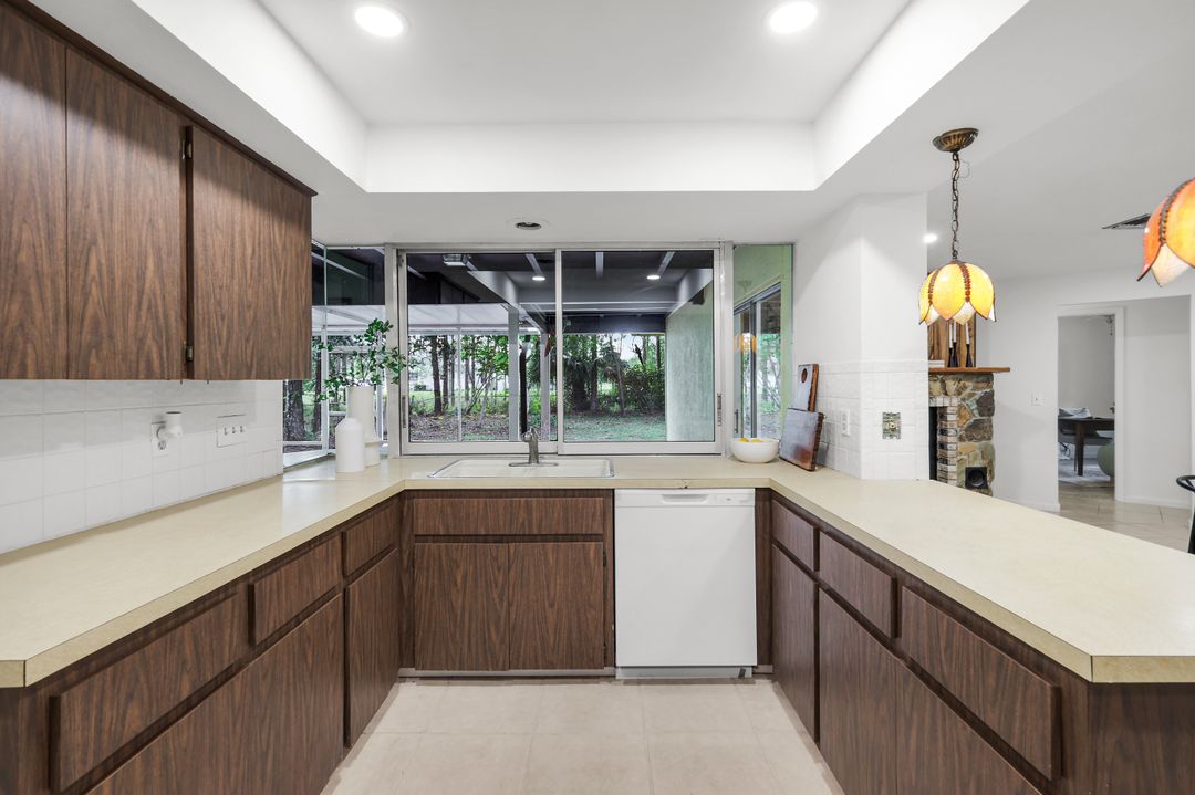 525 Weber Blvd N, Naples, FL 34120