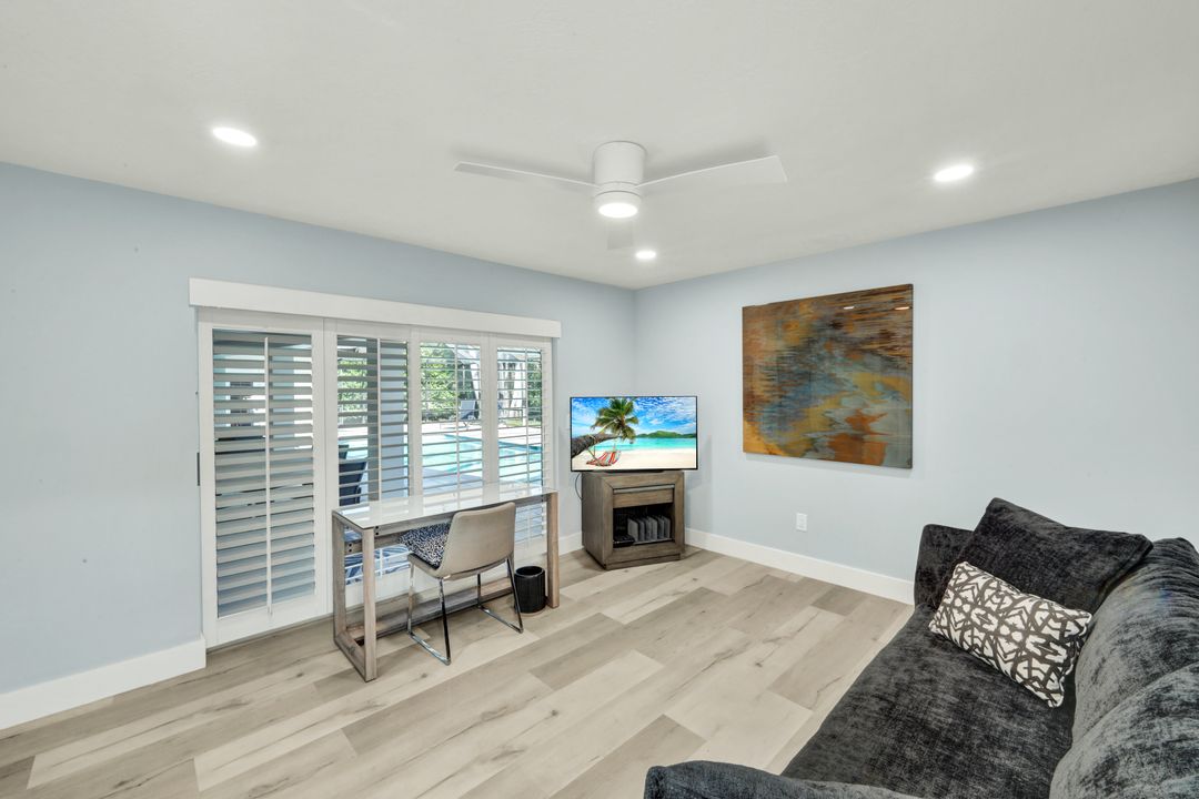 557 Parkwood Ln, Naples, FL 34103