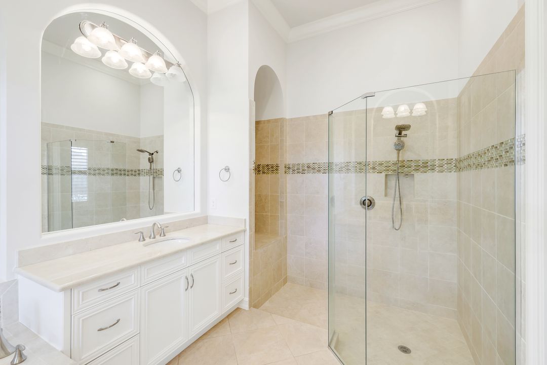 6419 Vivaldi Ct, Naples, FL 34113