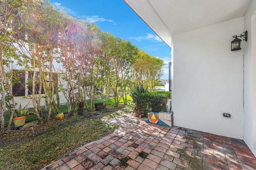 7890 Bristol Cir, Naples, FL 34120