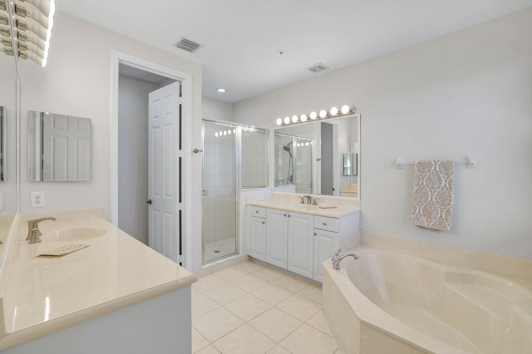 1370 Mariposa Cir #102, Naples, FL 34105