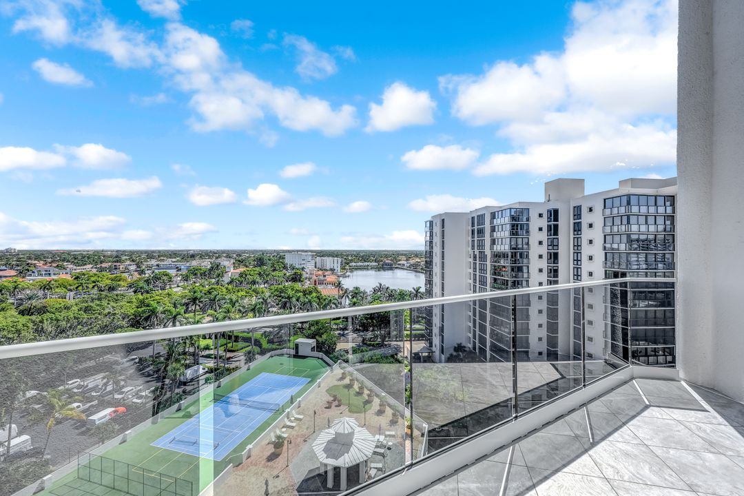 4041 Gulf Shore Blvd N #1108, Naples, FL 34103