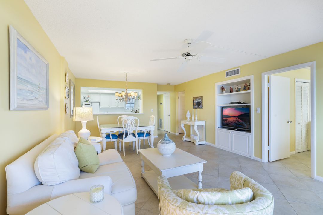 300 Park Shore Dr #5C, Naples, FL 34103