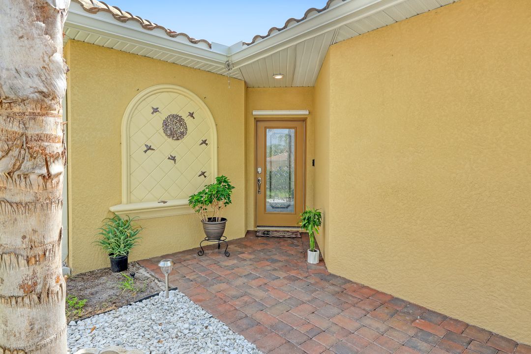 2028 Wellington St, Naples, FL 34120