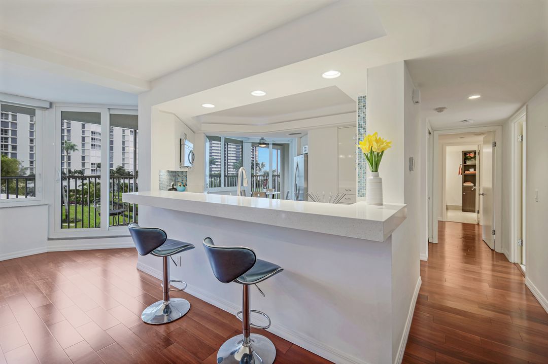 4041 Gulf Shore Blvd N #204, Naples, FL 34103