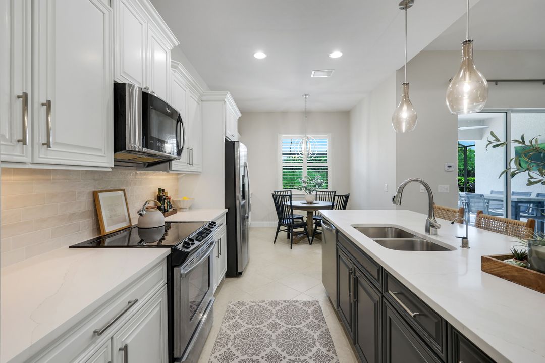 9263 Fieldstone Ln, Naples, FL 34120