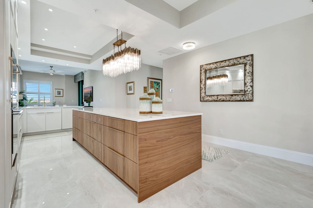 930 Cape Marco Dr #506, Marco Island, FL 34145