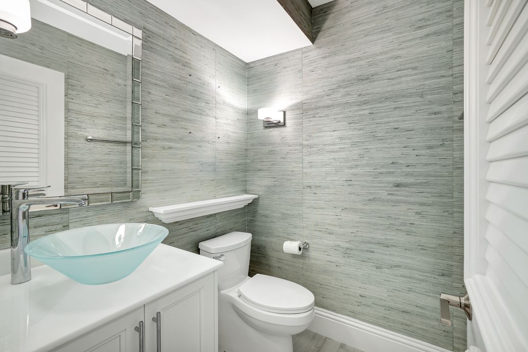 4401 Gulf Shore Blvd N #205, Naples, FL 34103