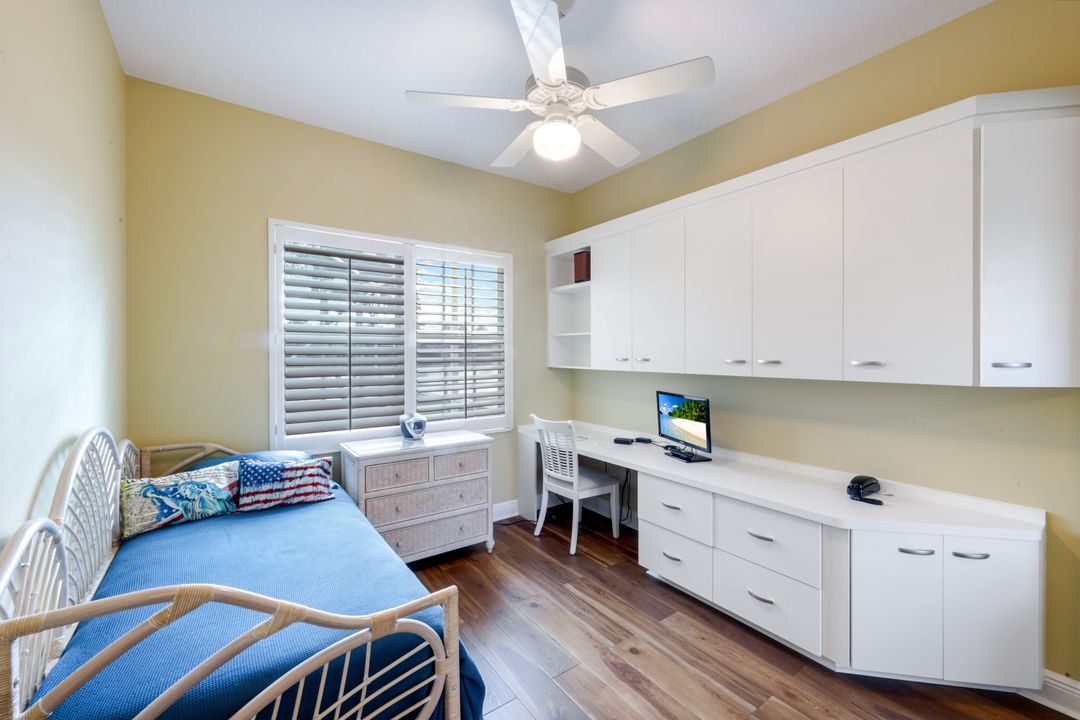 4322 Queen Elizabeth Way, Naples, FL 34119