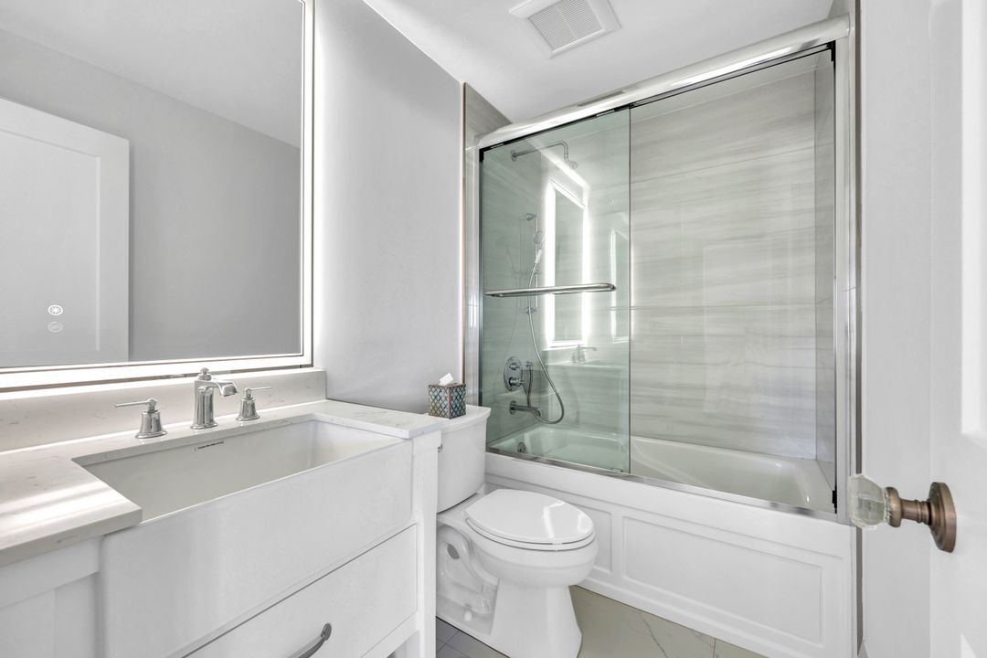 20 Kings Rd, Naples, FL 34112