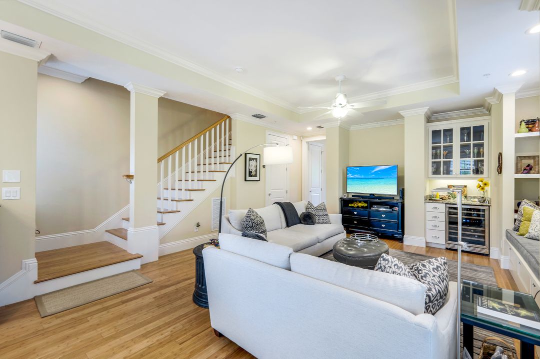 331 3rd Ave S #4, Naples, FL 34102