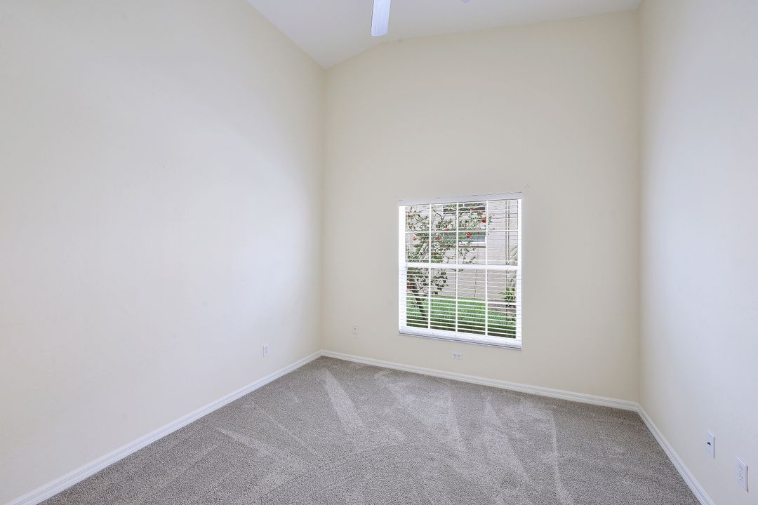 6654 Castlelawn Pl, Naples, FL 34113