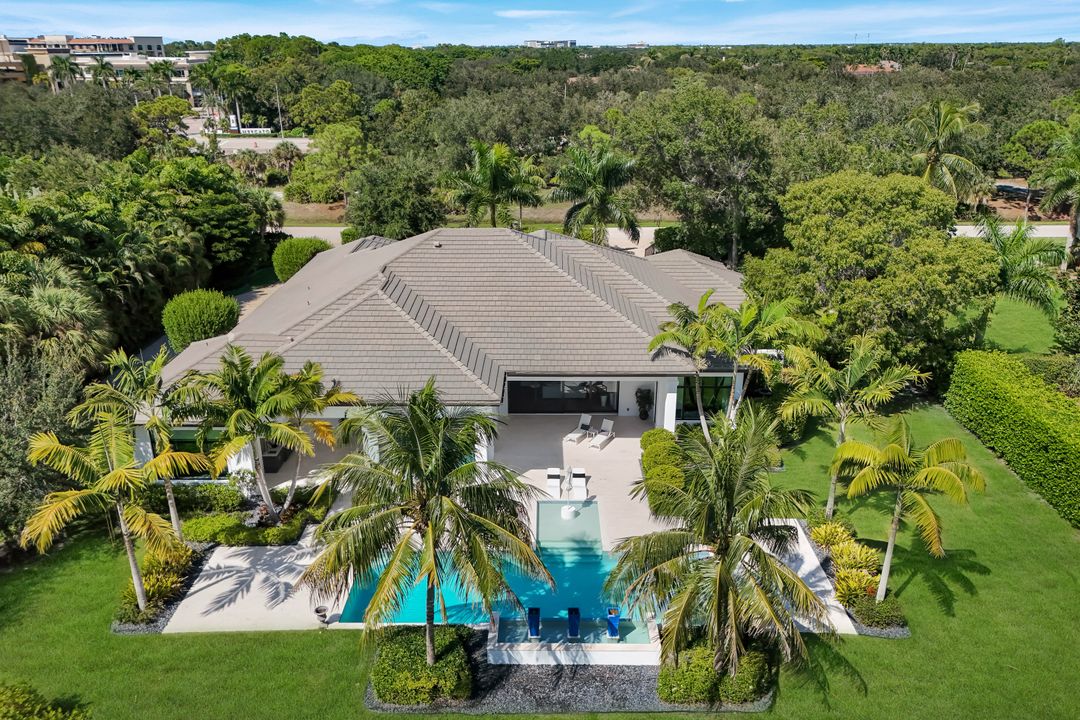 112 Hickory Rd, Naples, FL 34108