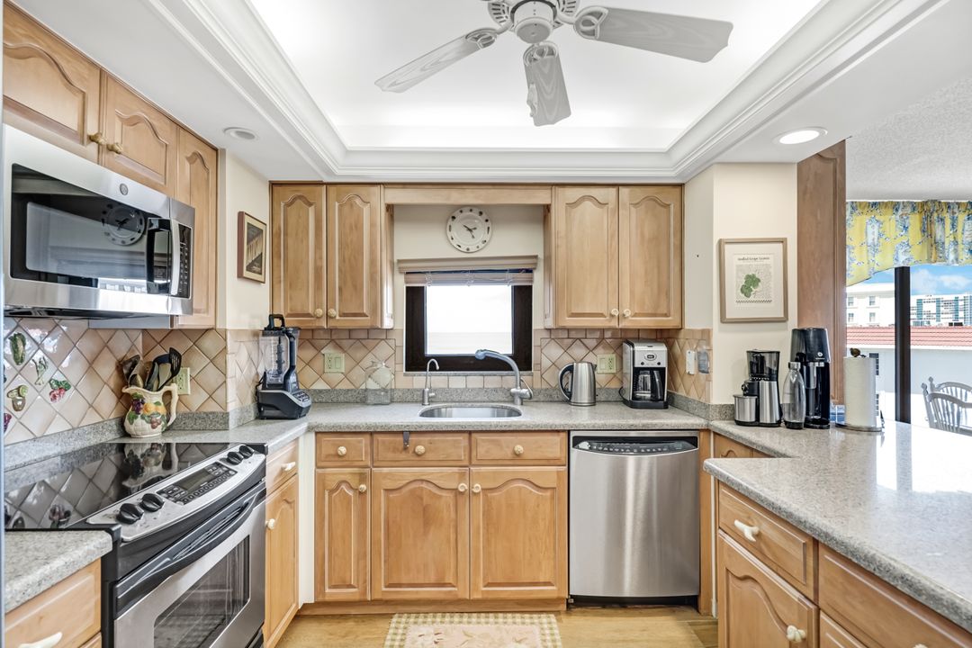 3215 Gulf Shore Blvd N #611, Naples, FL 34103