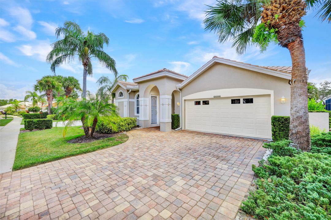 6006 Highwood Park Ln, Naples, FL 34110