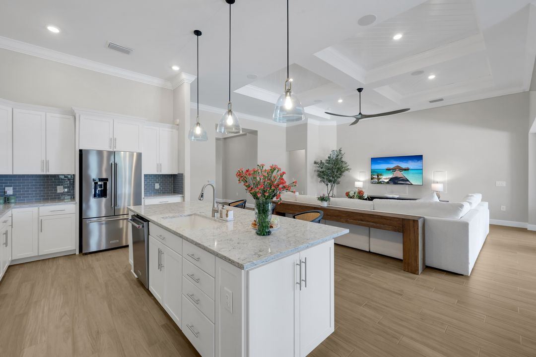 9151 Snowy Owl Wy, Naples, FL 34120