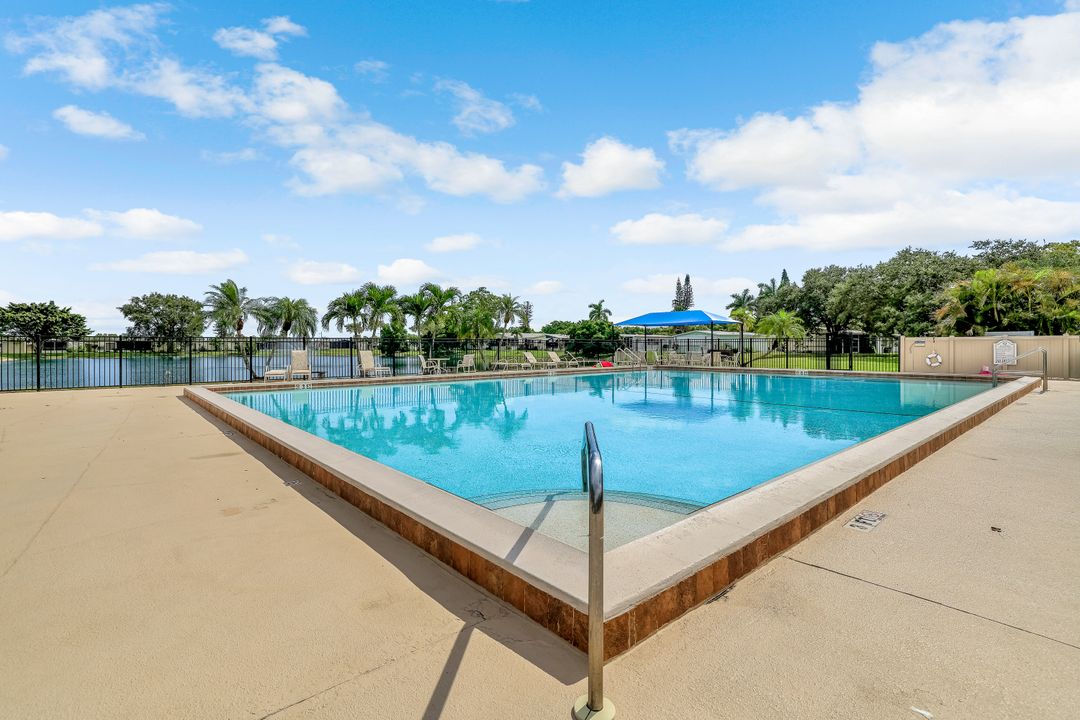33 Covey Ln #33, Naples, FL 34114