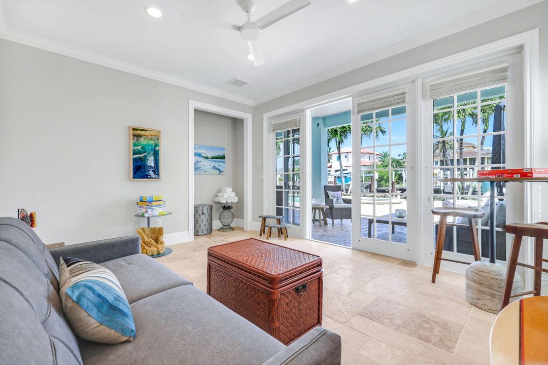 273 Egret Ave, Naples, FL 34108