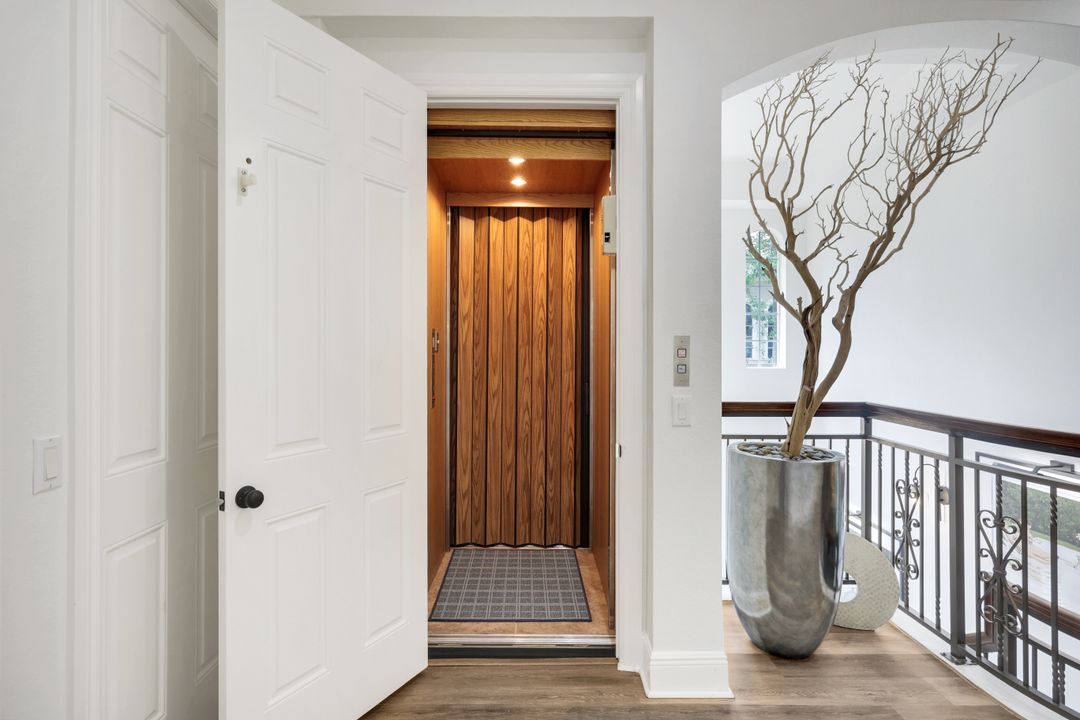 9097 Cherry Oaks Tr #201, Naples, FL 34114