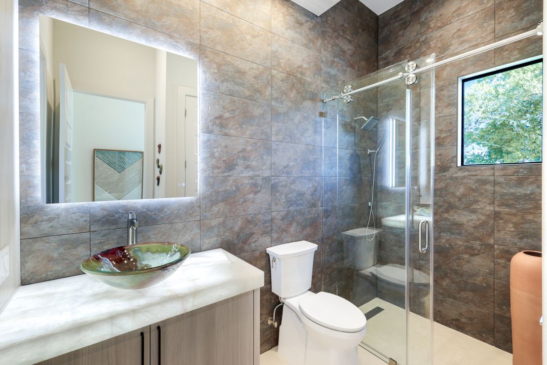 5384 Colonade Ct, Cape Coral, FL 33904