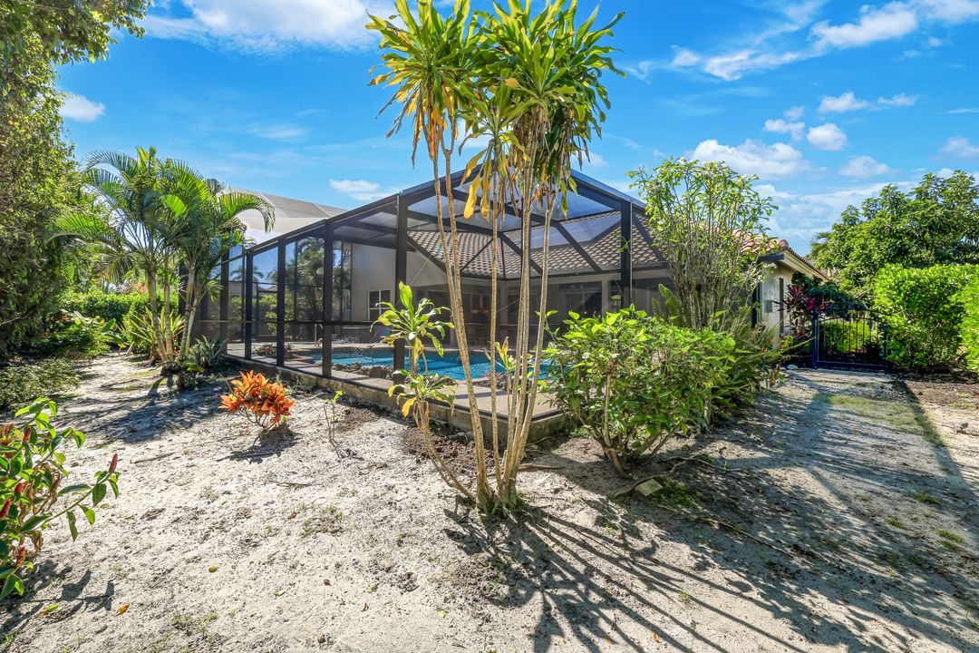 146 Muirfield Cir, Naples, FL 34113