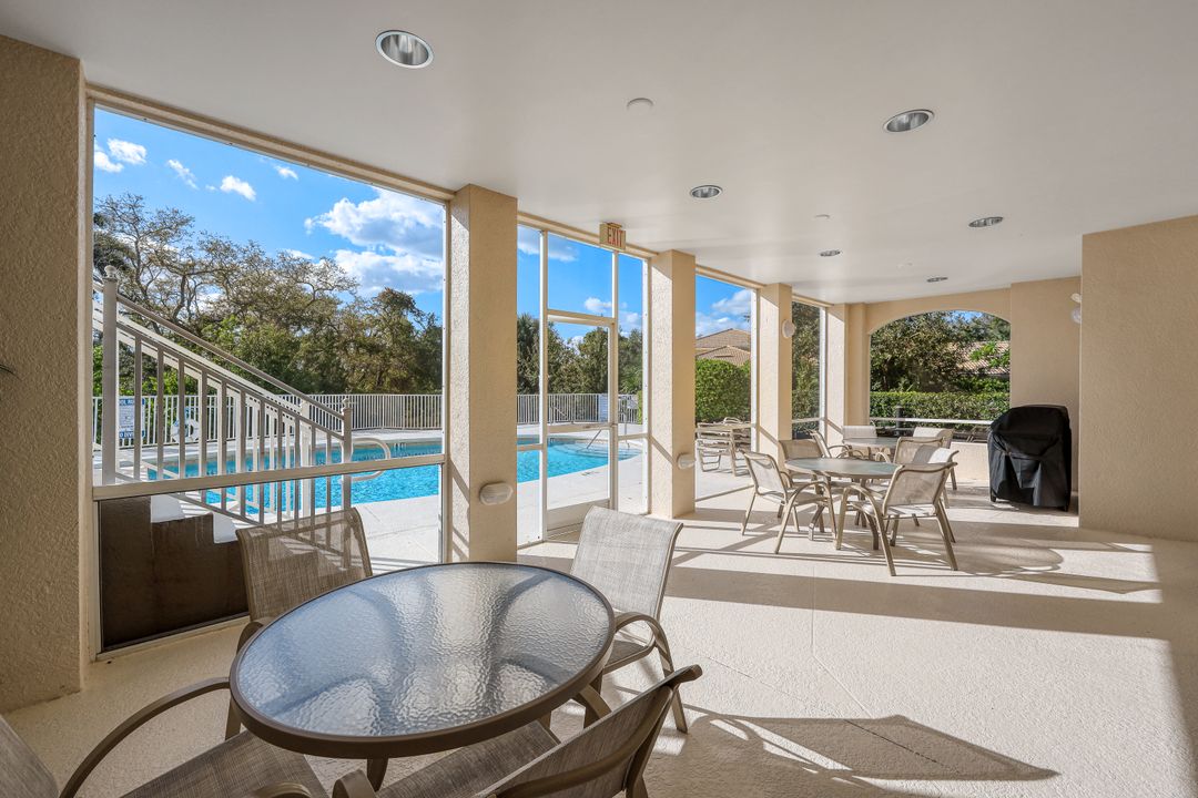 463 Tullamore Ln, Naples, FL 34110