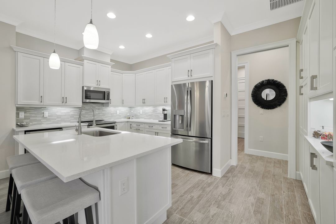 5665 Highbourne Dr, Naples, FL 34113