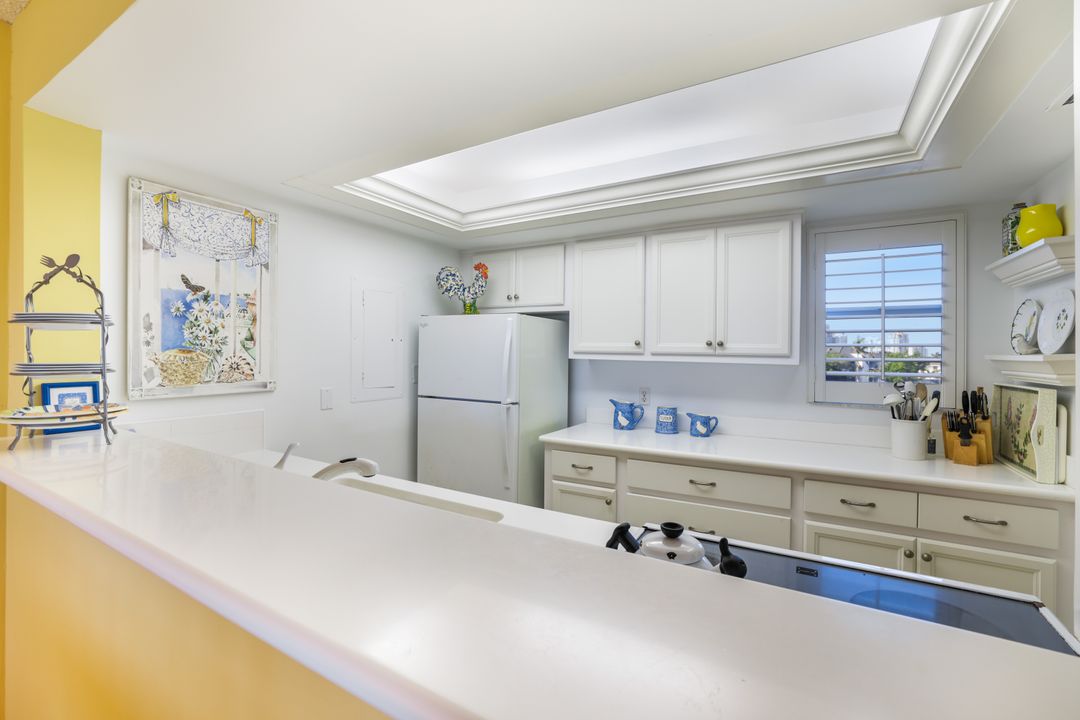 300 Park Shore Dr #5C, Naples, FL 34103