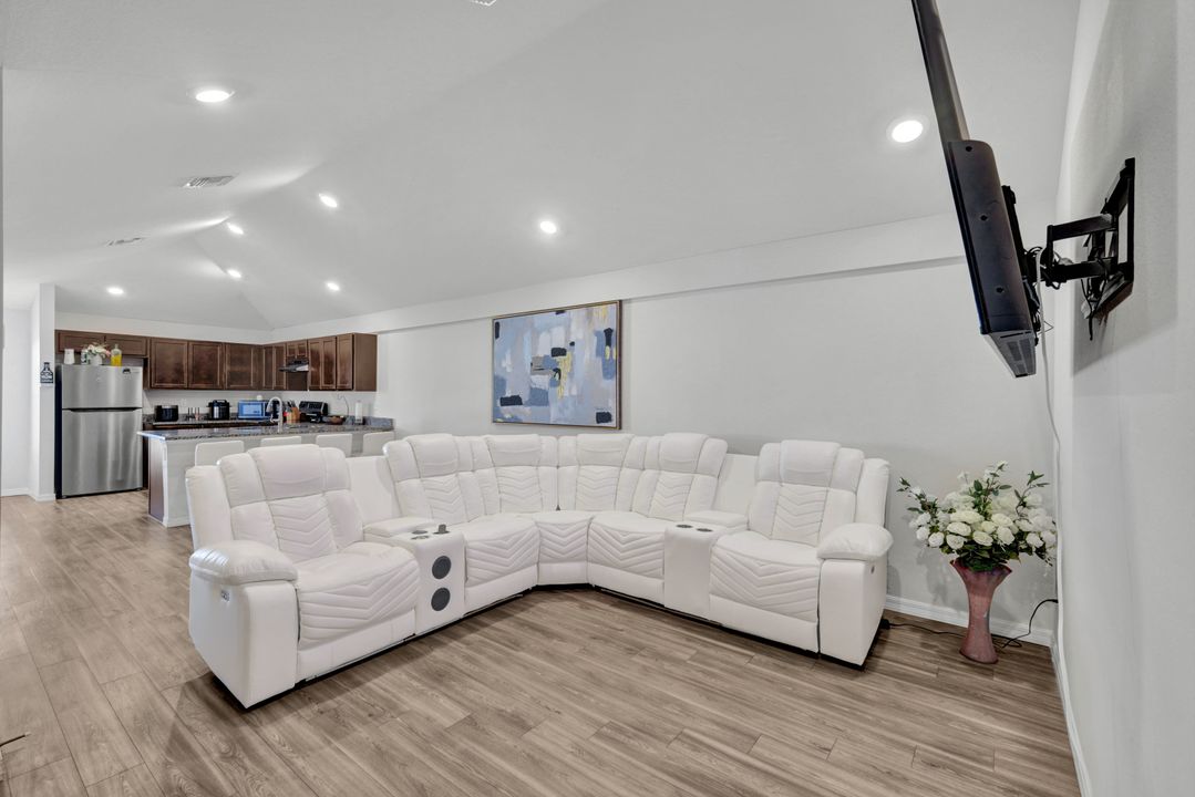 3821 SW 8th Ct, Cape Coral, FL 33914