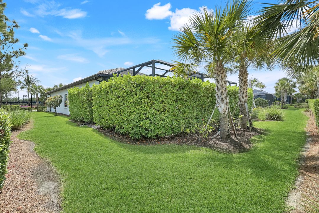 9368 Night Heron Ln, Naples, FL 34120
