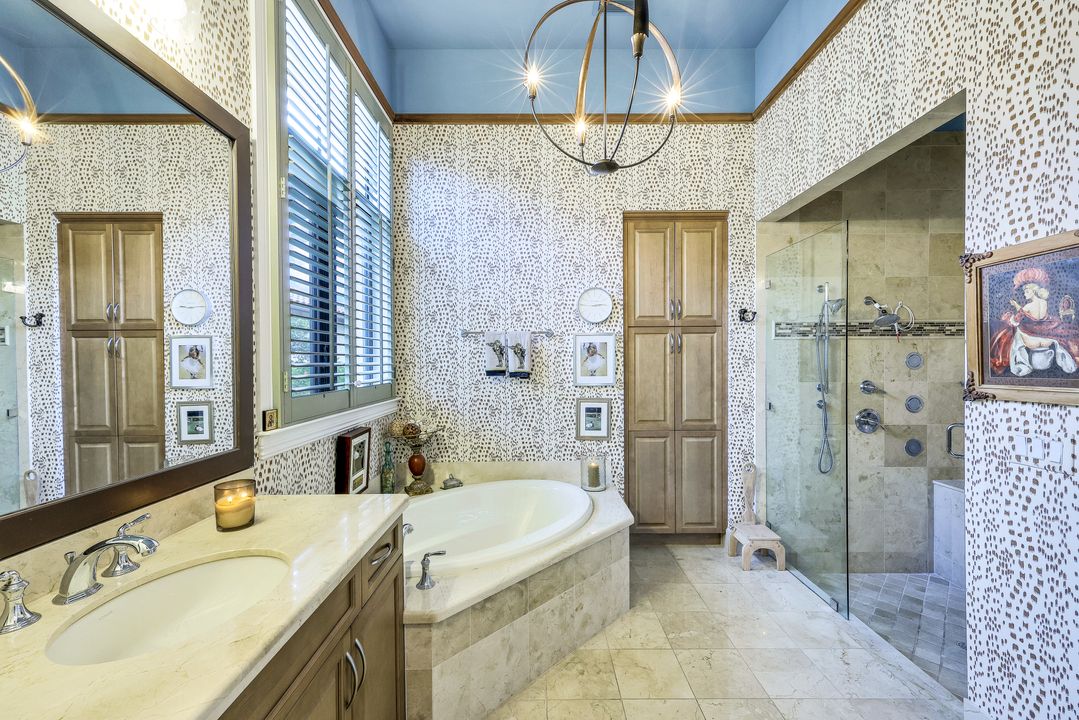 2239 Residence Cir, Naples, FL 34105