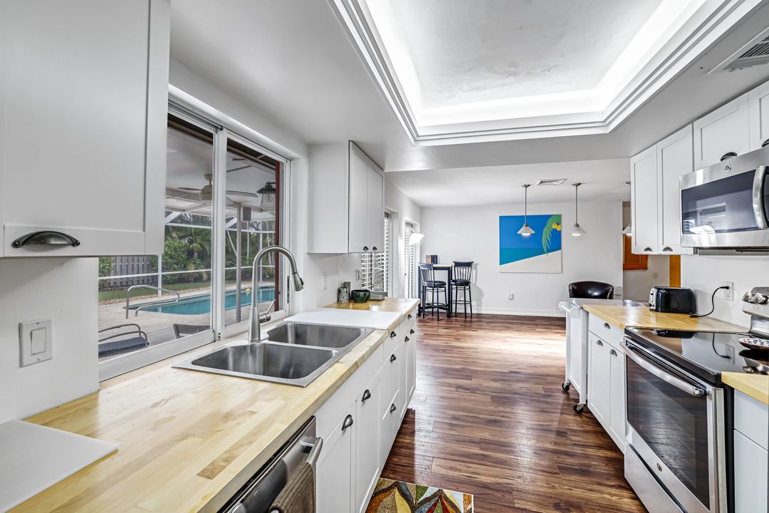 150 Big Springs Dr, Naples, FL 34113