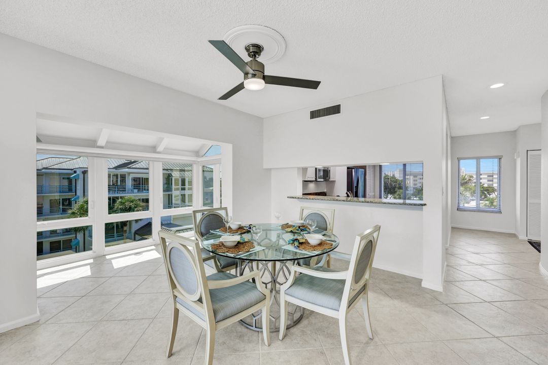 255 Park Shore Dr #341, Naples, FL 34103