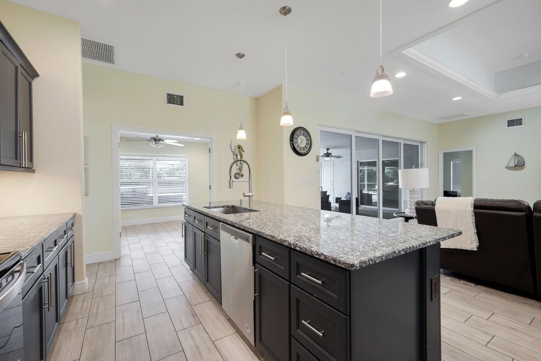 27741 Roslin Dr, Bonita Springs, FL 34135