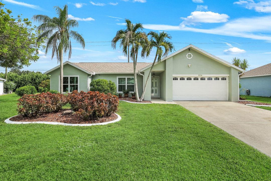 9814 Country Oaks Dr, Fort Myers, FL 33967