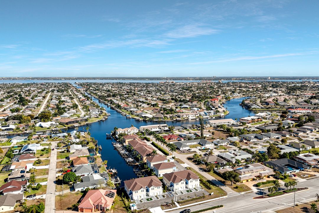 3527 Country Club Blvd, Cape Coral, FL 33904