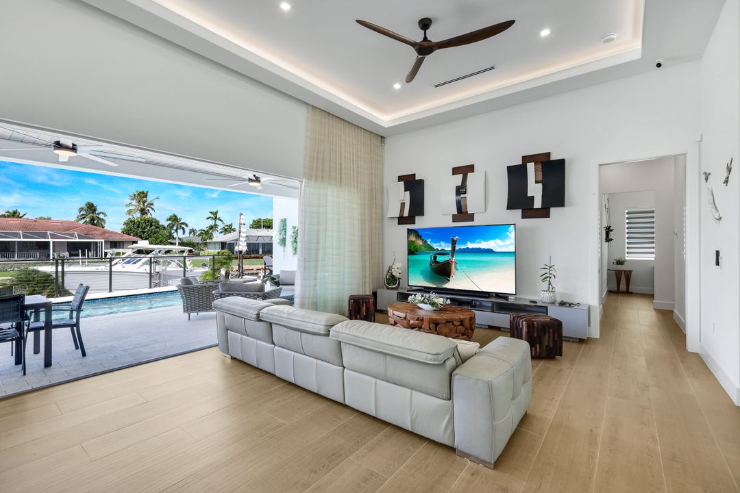 919 Juniper Ct, Marco Island, FL 34145