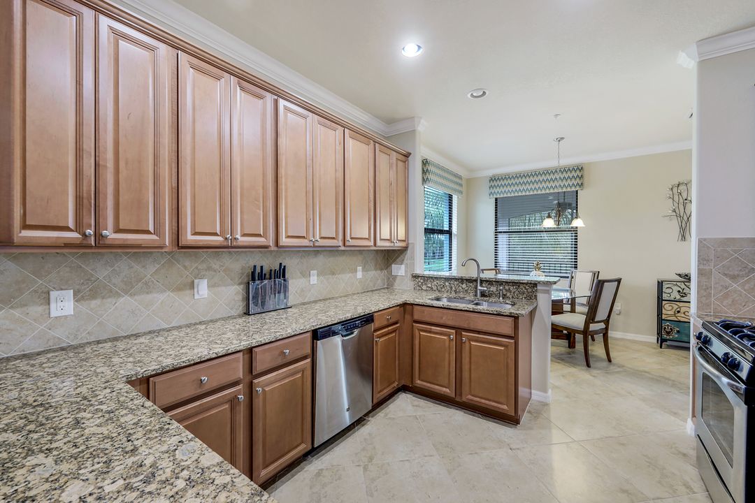 3153 Aviamar Cir #201, Naples, FL 34114