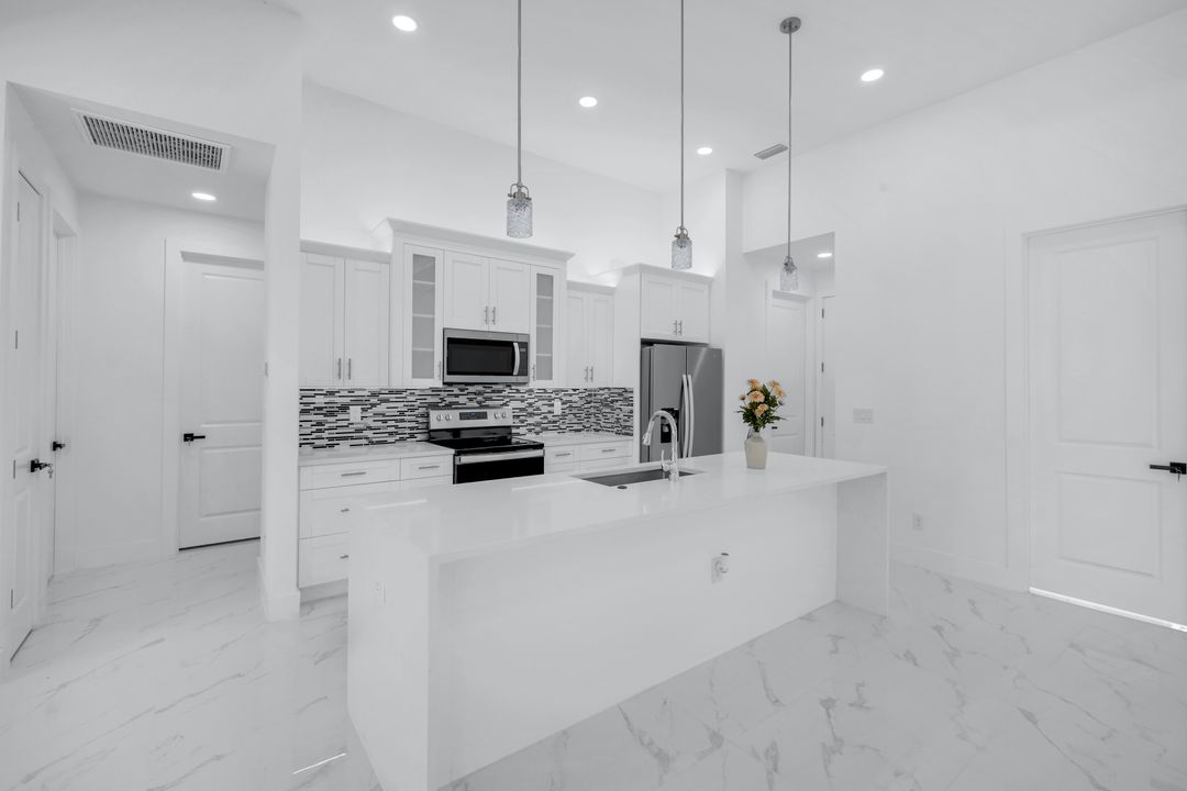 3923 NW 38th St, Cape Coral, FL 33993