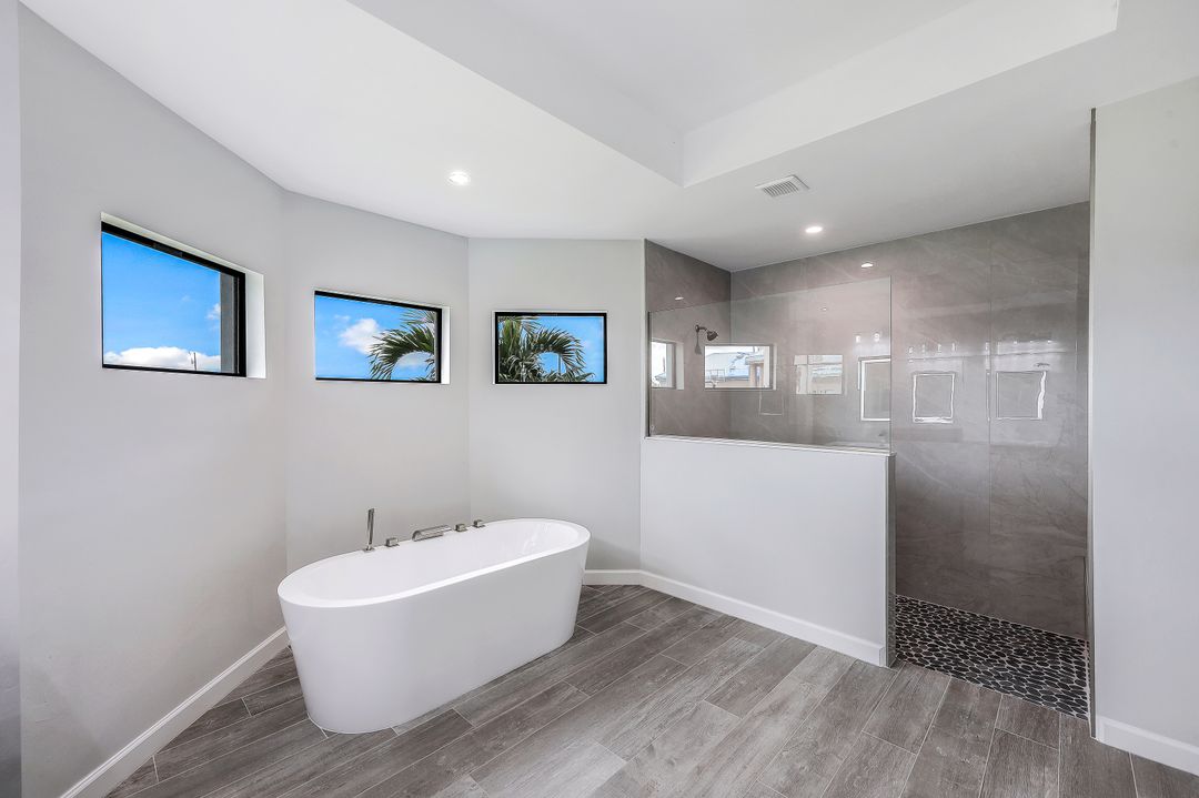 230 NE 18th St, Cape Coral, FL 33909