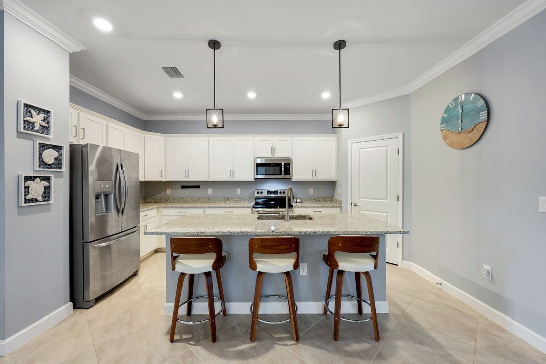 13824 Pine Lodge Ln, Fort Myers, FL 33913