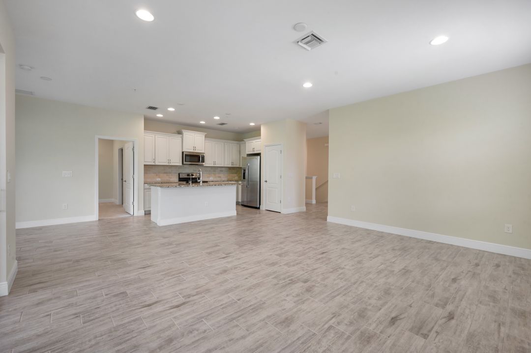 2343 Sheen Ln #405, Naples, FL 34120