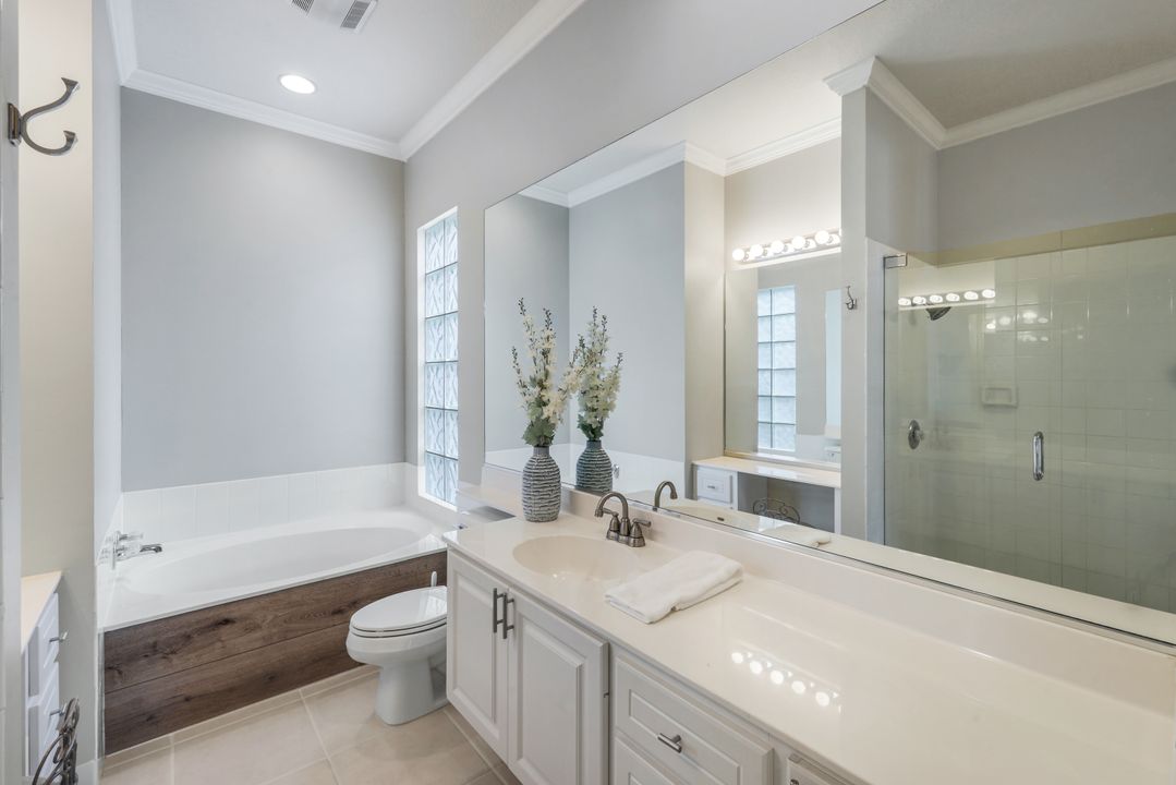 4362 Queen Elizabeth Way, Naples, FL 34119