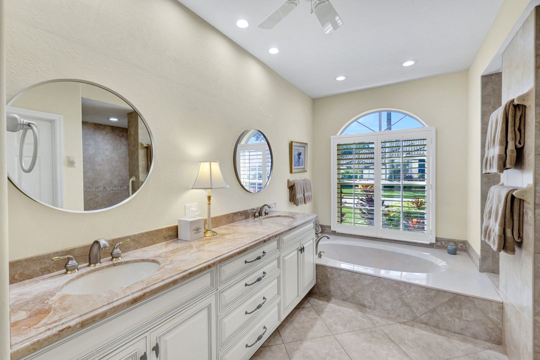 3750 Lakemont Dr, Bonita Springs, FL 34134