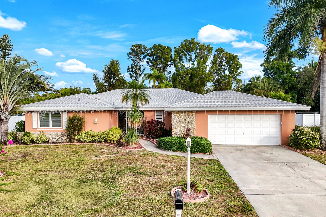 5203 Selby Dr, Fort Myers, FL 33919