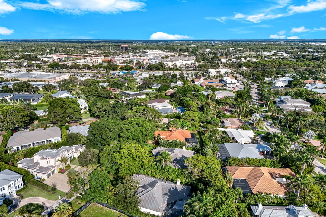 602 Springline Dr, Naples, FL 34102